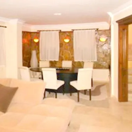 Case de vacanță House With 4 Bedrooms In Kusadasi With Private Pool And Enclosed Garden 2 Km From The Beach