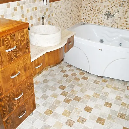 Case de vacanță House With 4 Bedrooms In Kusadasi With Private Pool And Enclosed Garden 2 Km From The Beach *