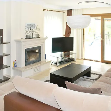House With 4 Bedrooms In Kusadasi With Private Pool And Enclosed Garden 2 Km From The Beach *